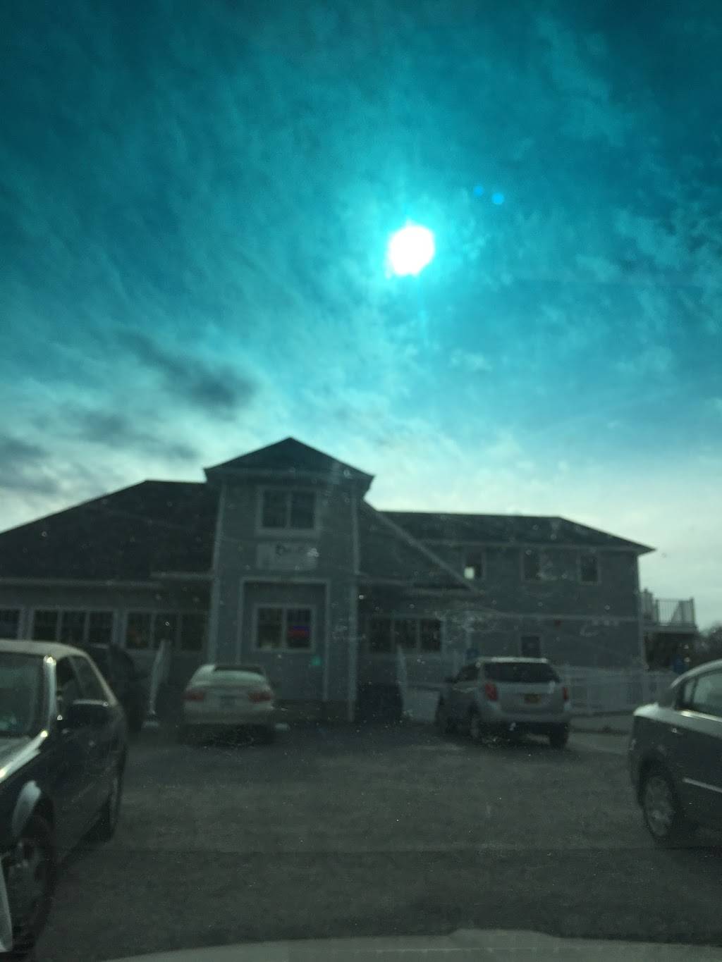 Phils Place | restaurant | 177 Meeting House Creek Rd, Riverhead, NY 11901, USA | 6318861160 OR +1 631-886-1160