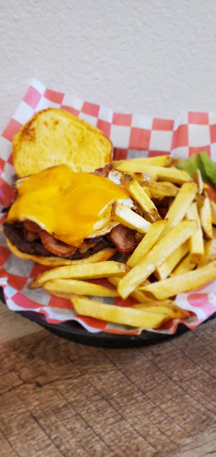 Grazers Burgers & Beer | restaurant | 22918 US-85, Newcastle, WY 82701, USA | 3077462255 OR +1 307-746-2255