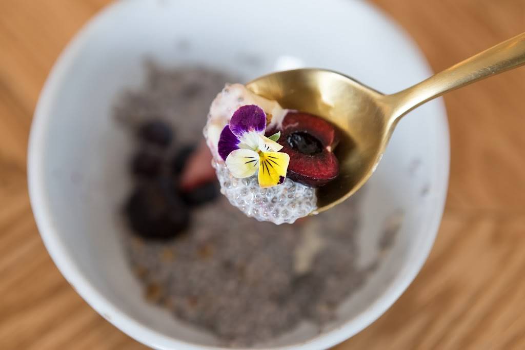 Lacuna Juice And Yoga | restaurant | 2590 Lawrence St, Denver, CO 80205, USA | 7208995644 OR +1 720-899-5644