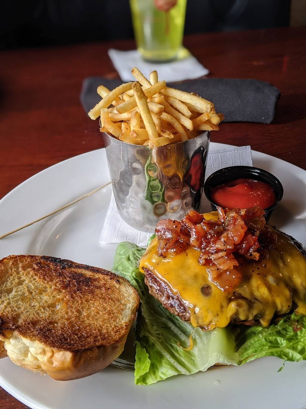 Village Pub | restaurant | 2720 County Rd 88, St Anthony, MN 55418, USA | 6127889680 OR +1 612-788-9680