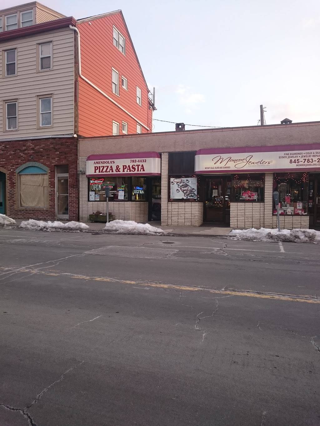 Amendolas Pizzeria & Restaurant | restaurant | 28 Lake St, Monroe, NY 10950, USA | 8457824432 OR +1 845-782-4432