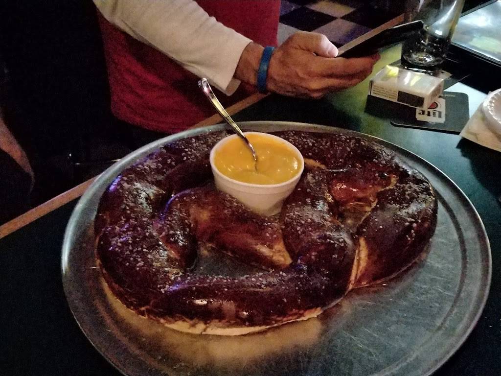 Kellys Bleachers | restaurant | 5218 W Bluemound Rd, Milwaukee, WI 53208, USA | 4142589837 OR +1 414-258-9837