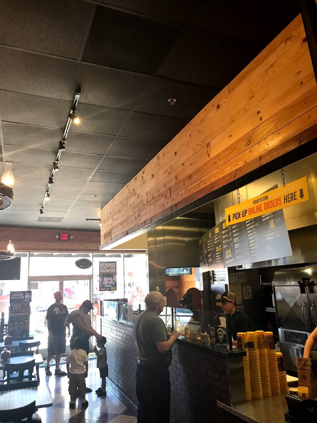 Dickeys Barbecue Pit | restaurant | 3540 Riverside Plaza Dr, Riverside, CA 92506, USA | 9516839700 OR +1 951-683-9700