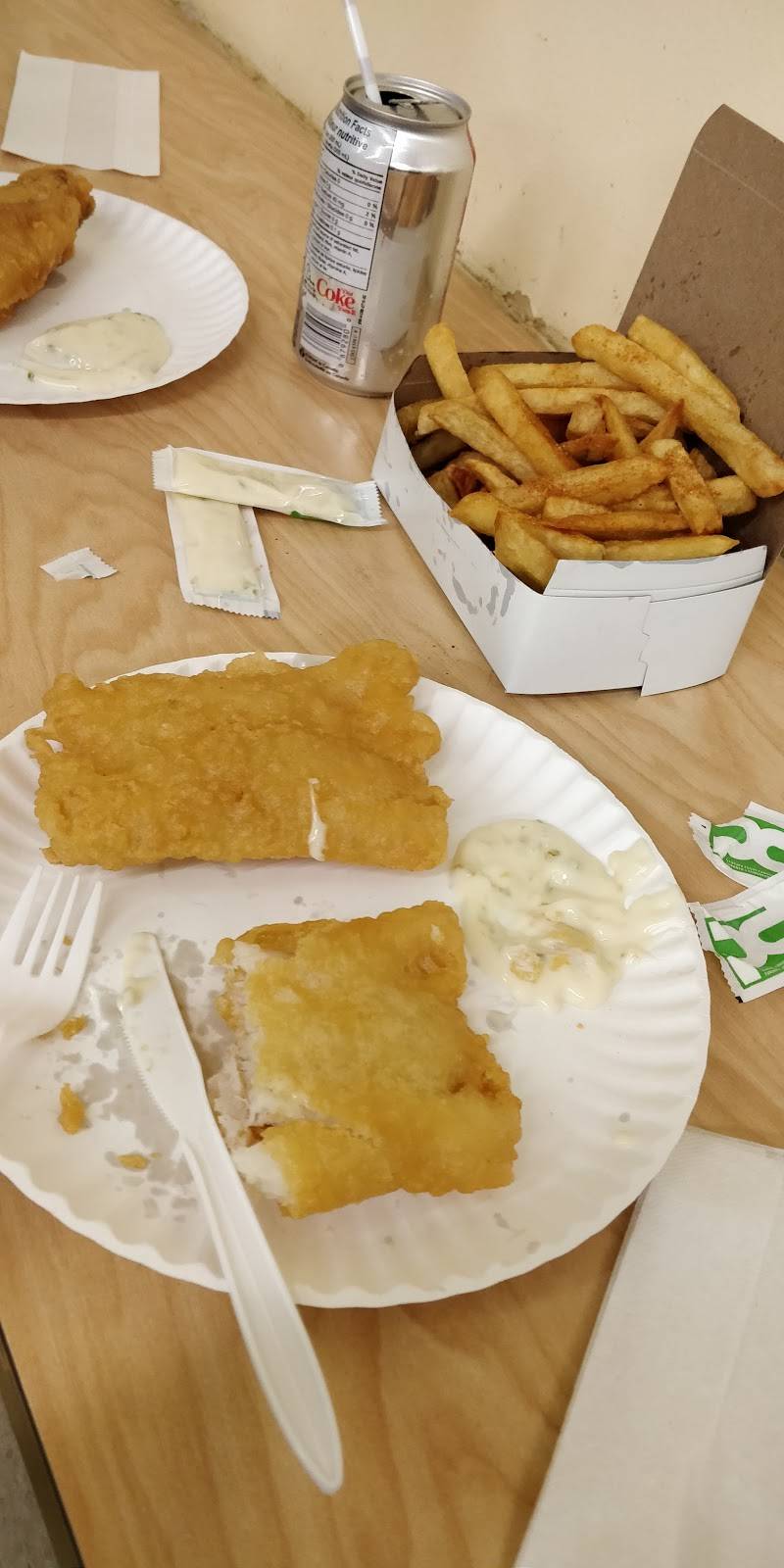 Henrys Fish & Chips | restaurant | 833 Westlock Rd, Mississauga, ON L5C 1K7, Canada | 9052771250 OR +1 905-277-1250