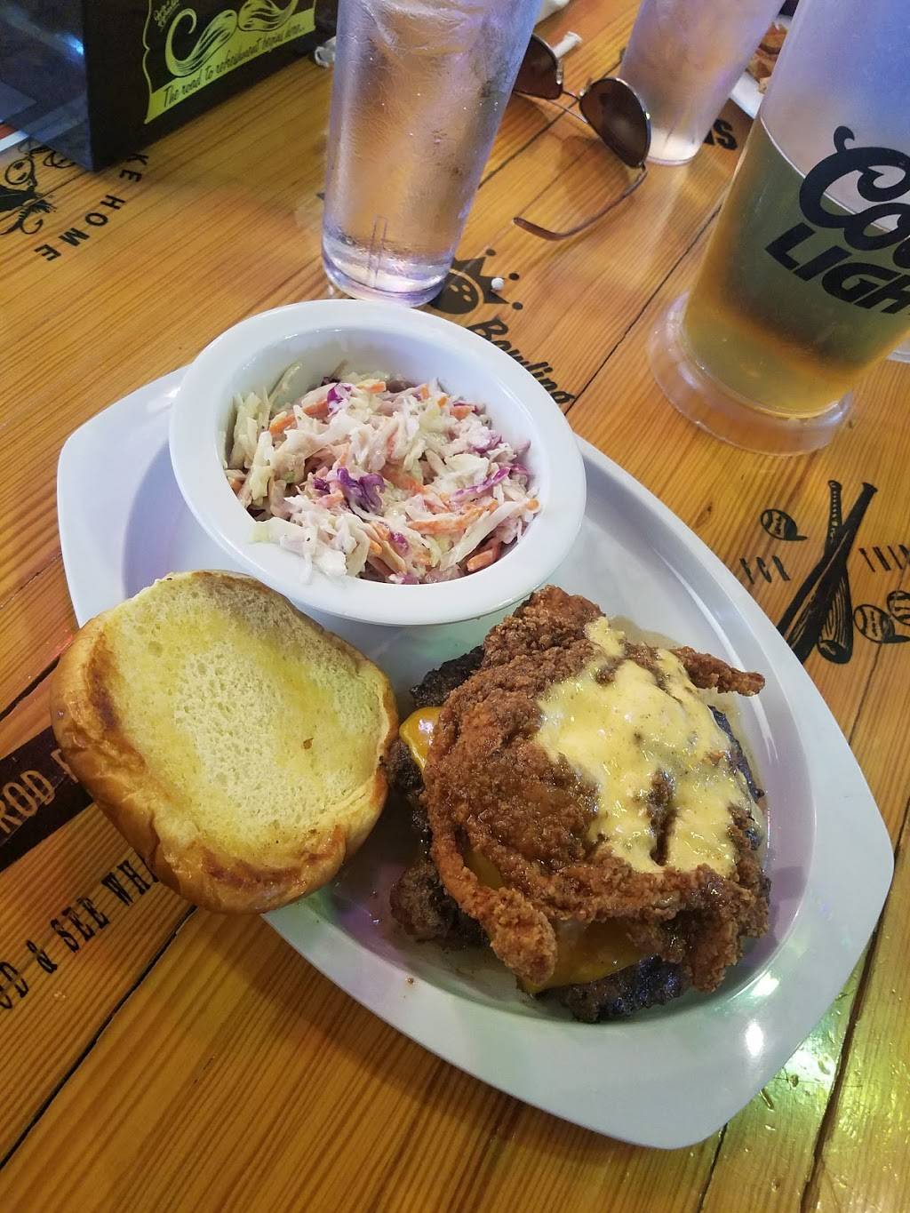 Roosters Sports Bar & Grill | restaurant | 2130 3rd Ave, Rock Island, IL 61201, USA | 3092837005 OR +1 309-283-7005