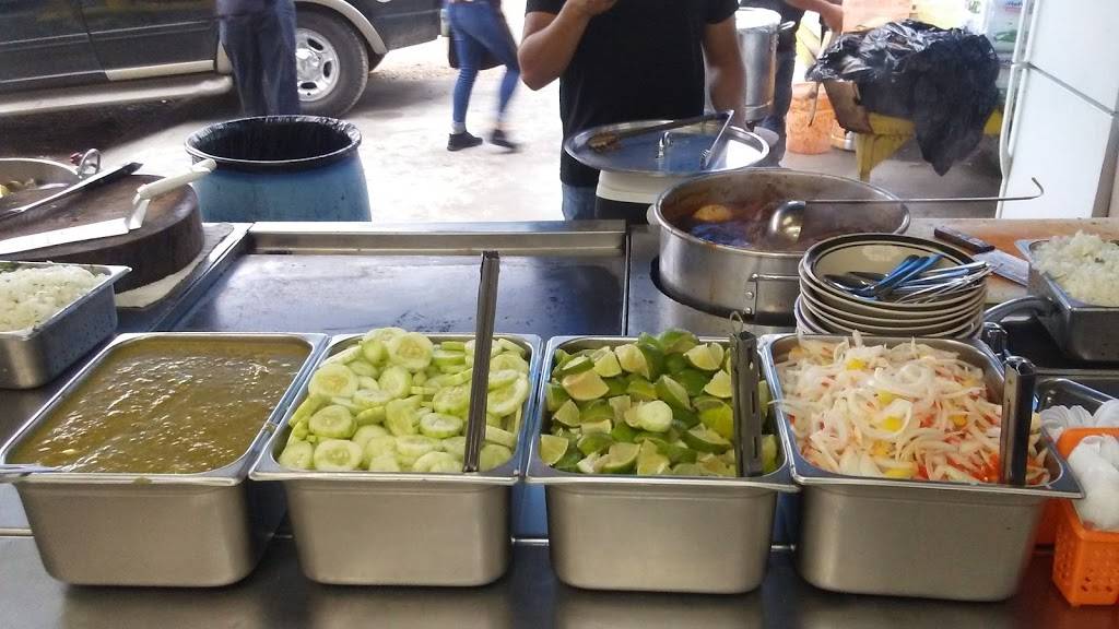 Tacos El Chilly Willy | restaurant | 8705 Airline Dr, Houston, TX 77037, USA | 3616529509 OR +1 361-652-9509