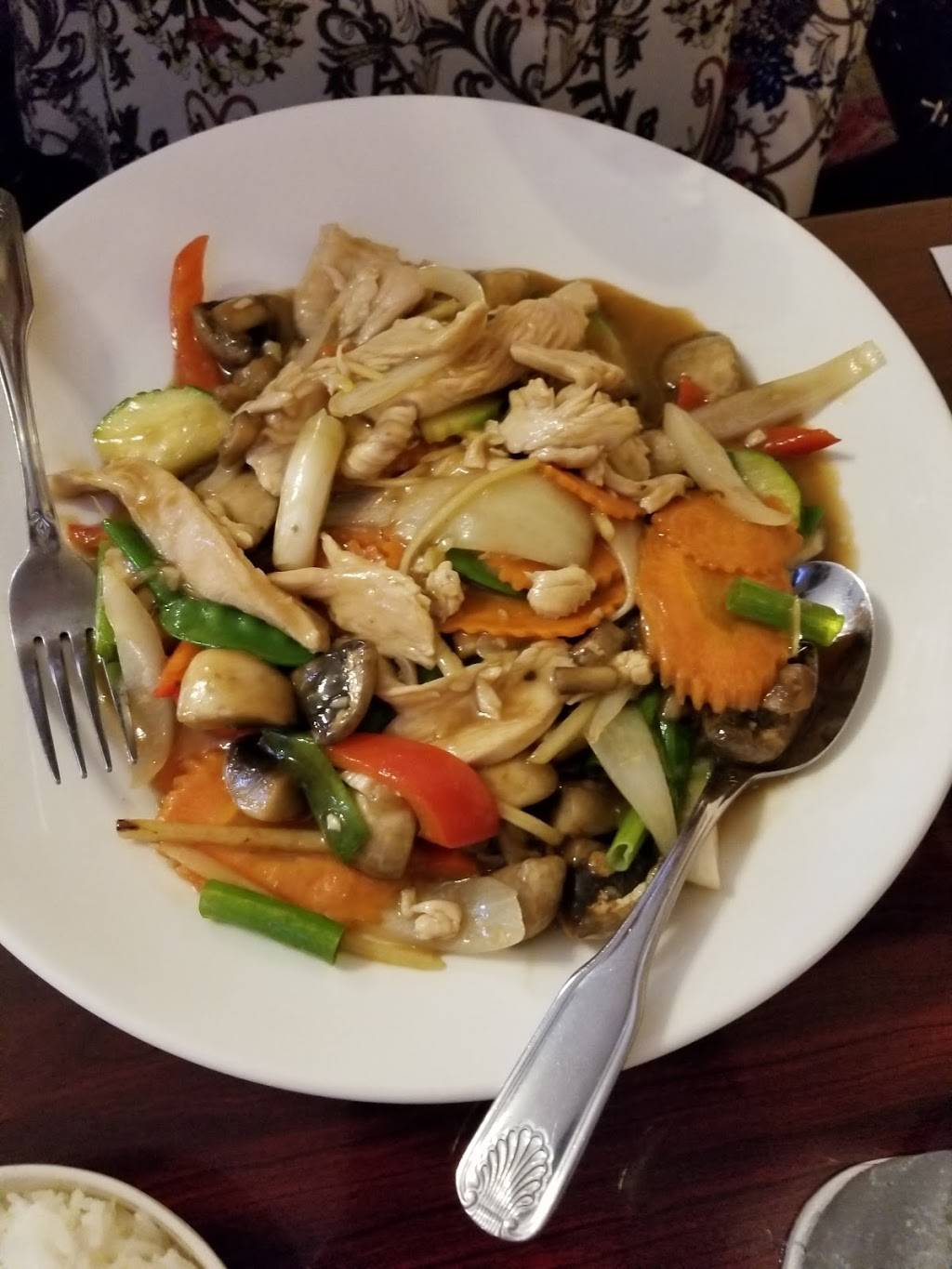 Pho & Spice | restaurant | 7 S Main St, Cheshire, CT 06410, USA | 2034398918 OR +1 203-439-8918