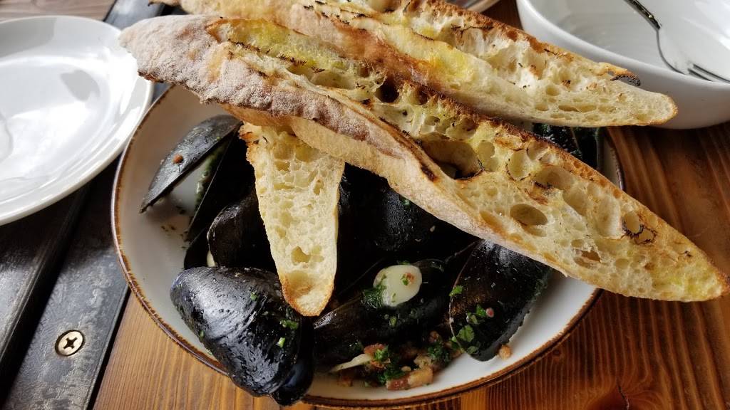 Fin & Brew | restaurant | 5 John Walsh Blvd, Peekskill, NY 10566, USA | 9147884555 OR +1 914-788-4555