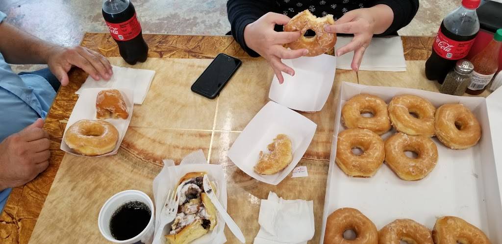 Donut Hole | bakery | 421 W Airline Hwy, Laplace, LA 70068, USA | 9856514001 OR +1 985-651-4001