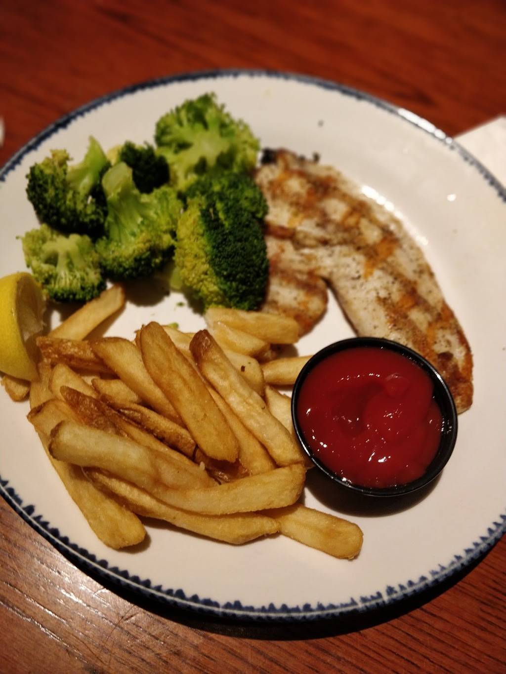 Red Lobster | restaurant | 555 S Van Dorn St, Alexandria, VA 22304, USA | 7033709422 OR +1 703-370-9422