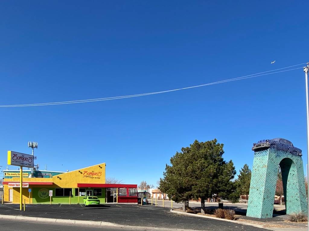 Burques Burgers and Dawgs | restaurant | 2025 Ridgecrest Dr SE, Albuquerque, NM 87108, USA | 5055082630 OR +1 505-508-2630