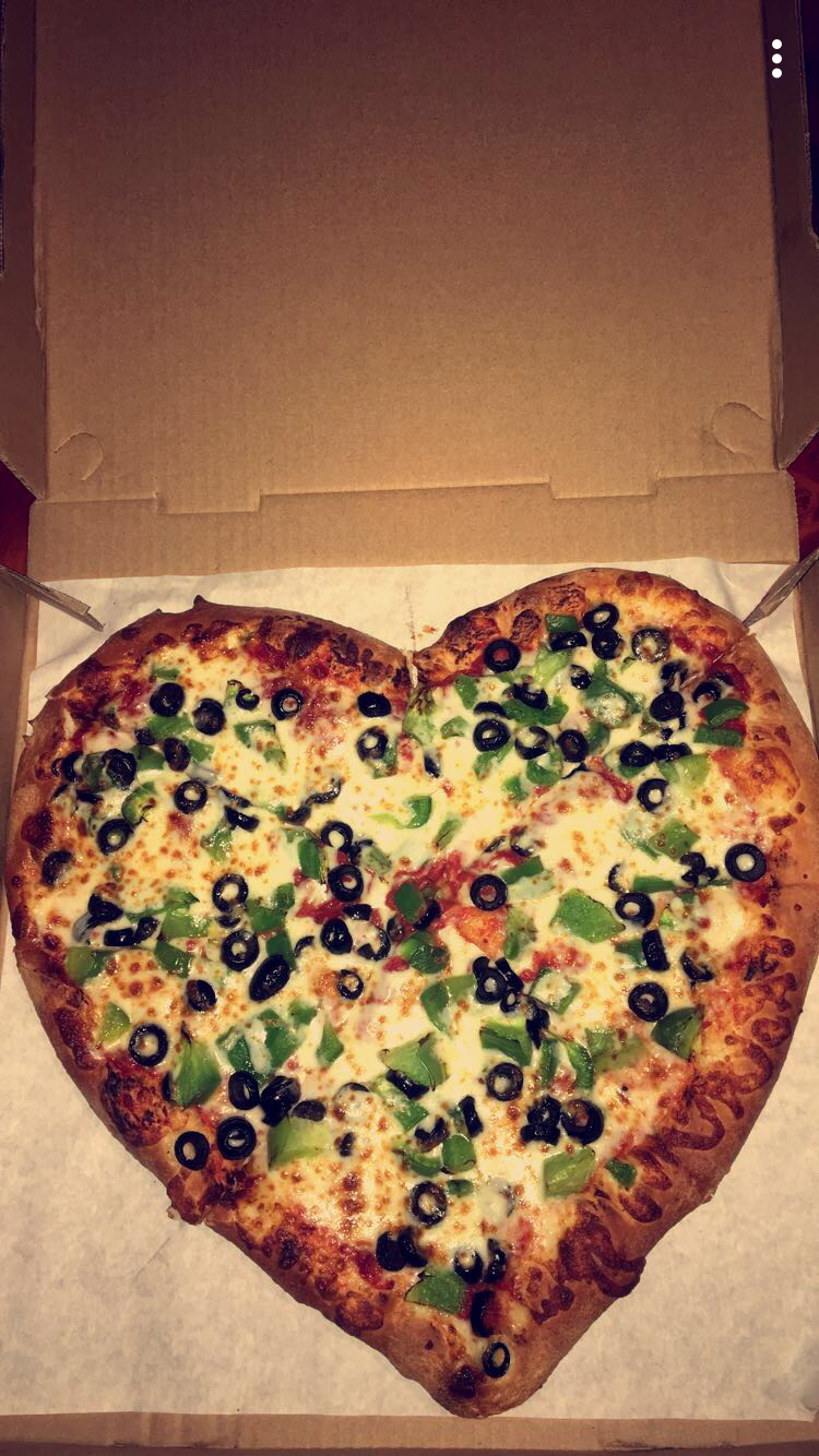 Douggy Fresh Pizza | restaurant | 1585 N Palm Ave, Fresno, CA 93728, USA | 5592373800 OR +1 559-237-3800