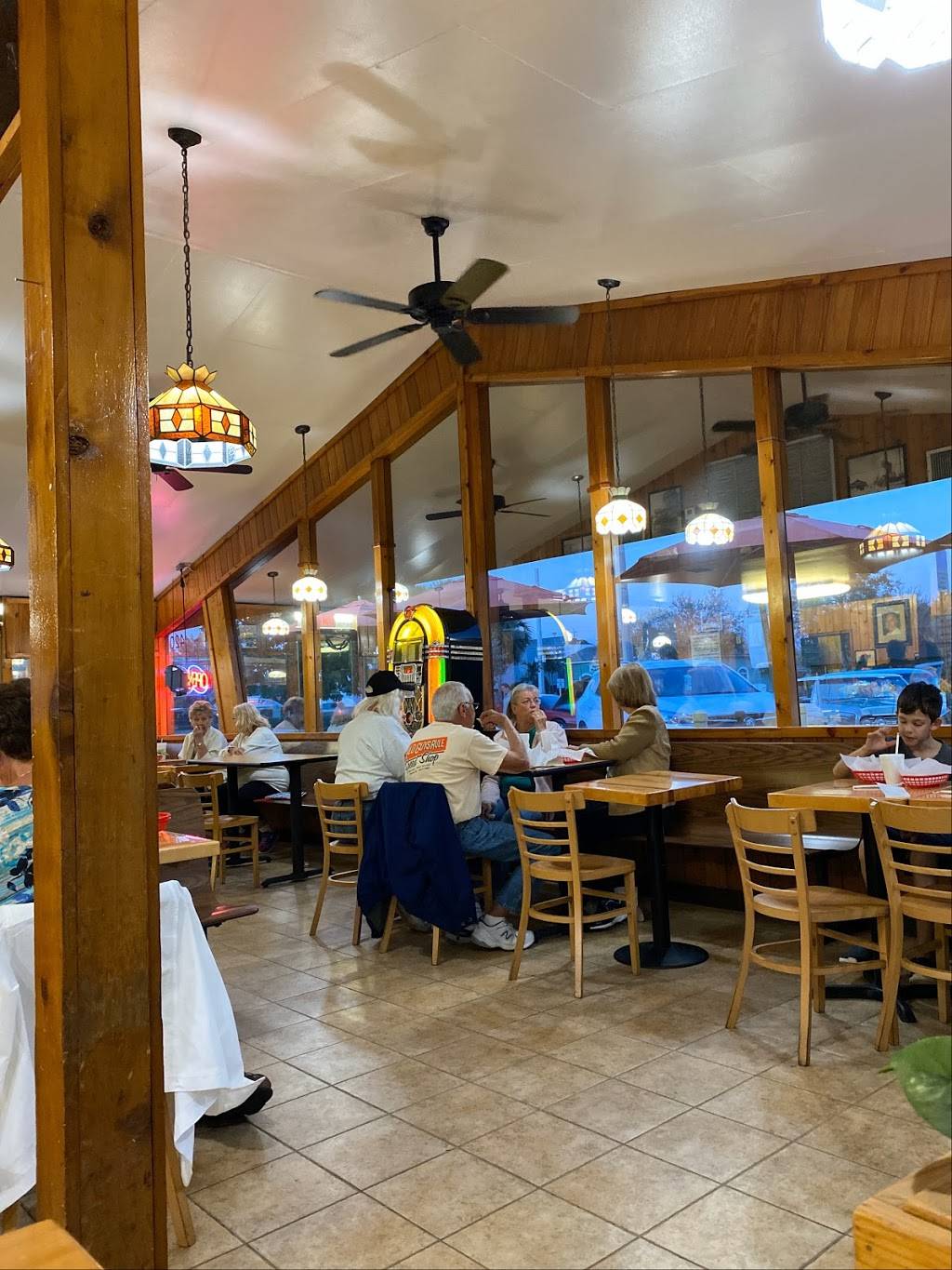 Jacks Old Fashion Hamburger | restaurant | 4201 N Federal Hwy, Oakland Park, FL 33308, USA | 9545659960 OR +1 954-565-9960