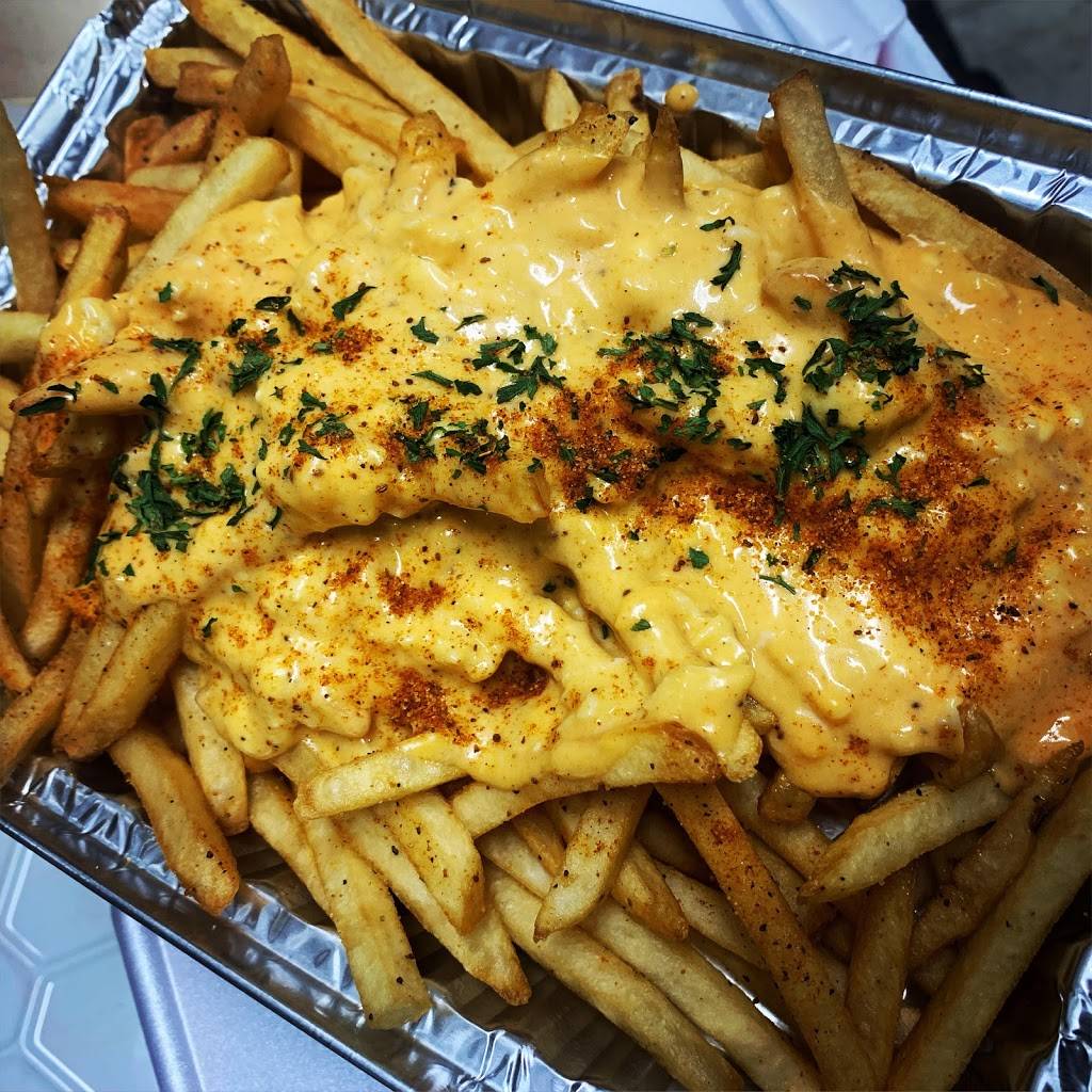 Wingin it Wings | restaurant | 900 W Marshall St, Norristown, PA 19401, USA | 6102792548 OR +1 610-279-2548