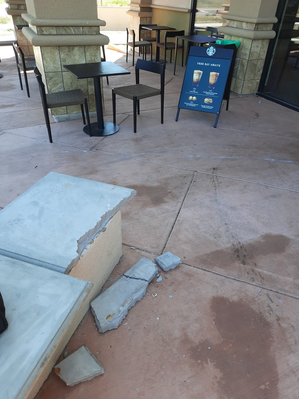 Starbucks | cafe | 3711 E Shaw Ave Suite 101, Clovis, CA 93619, USA | 5595331864 OR +1 559-533-1864