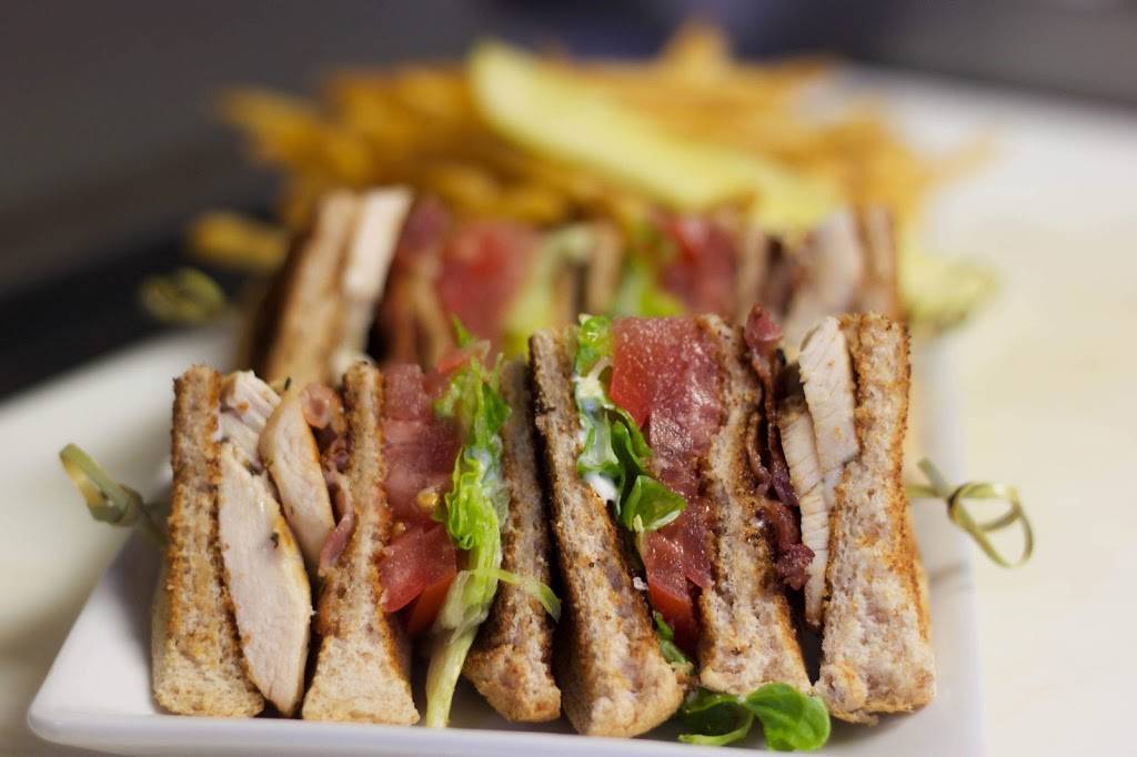 Garfields | restaurant | 1 County 50 Rd W, Harrow, ON N0R 1G0, Canada | 2262070418 OR +1 226-207-0418