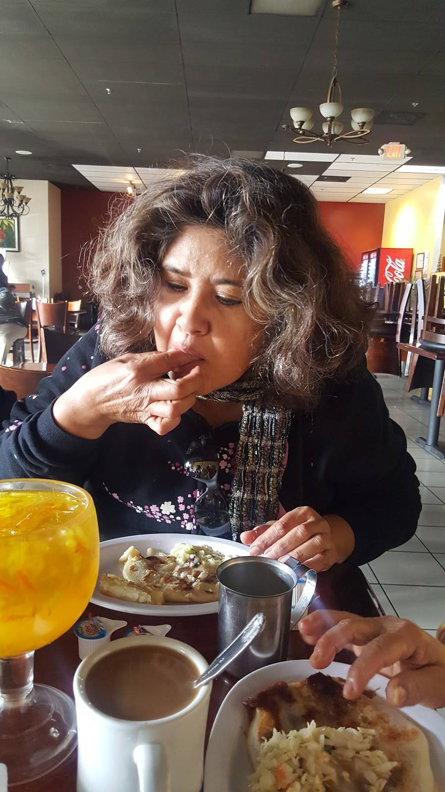 Mi Cuscatlan | restaurant | 1436 Vermont Ave, Los Angeles, CA 90006, USA | 2133824933 OR +1 213-382-4933