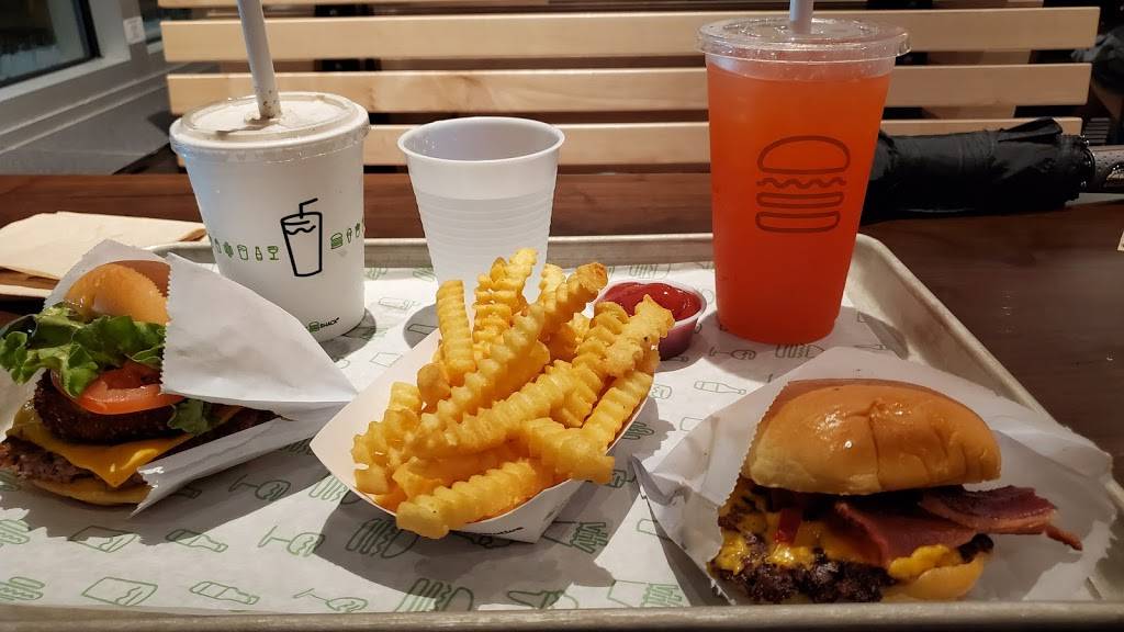 Shake shack | restaurant | 8810 SW 136th St, Miami, FL 33176, USA | 7866055301 OR +1 786-605-5301