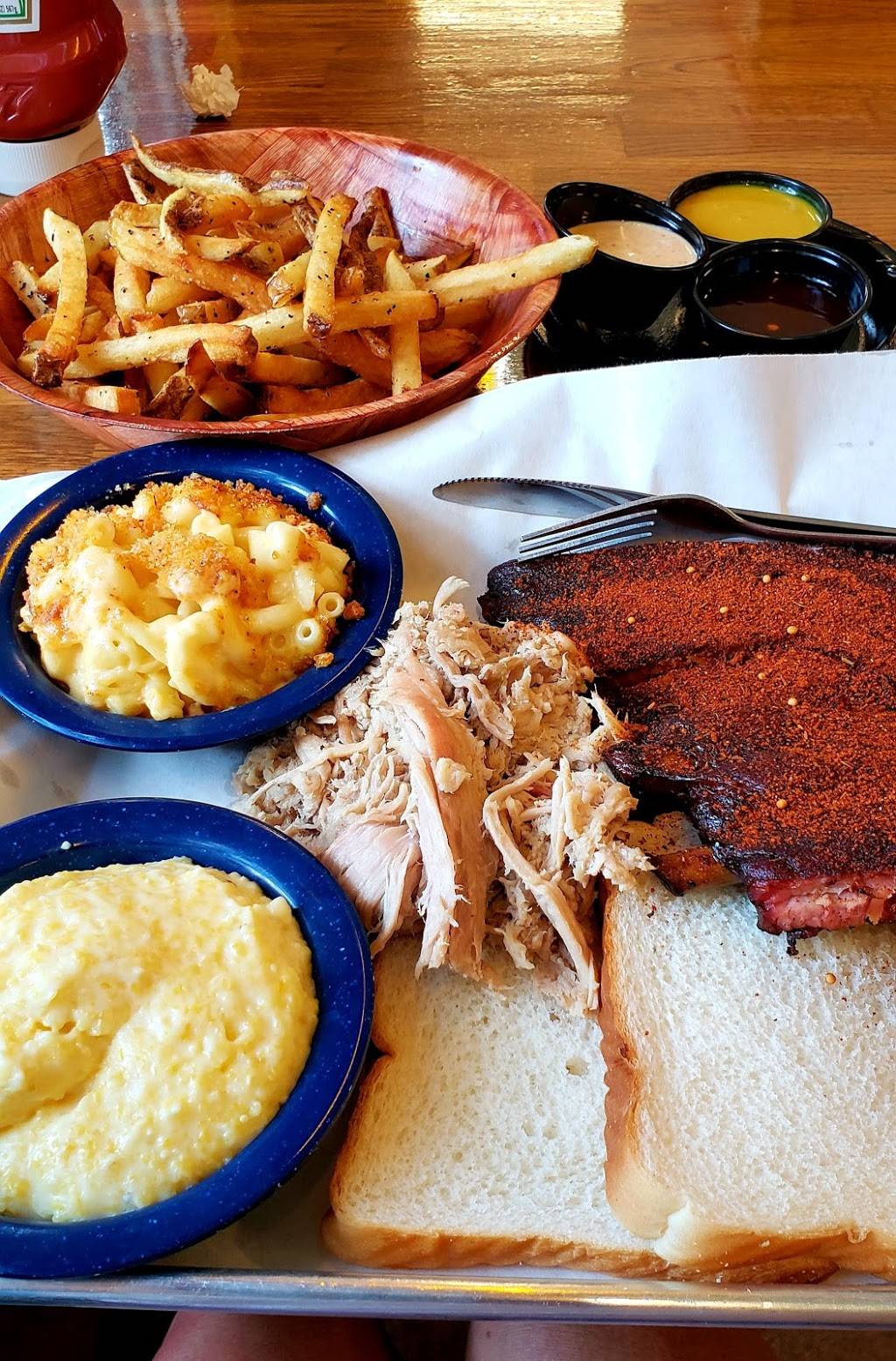 Martins Bar-B-Que Joint | restaurant | 1622 Highland Ave, Charleston, SC 29412, USA | 8437900838 OR +1 843-790-0838