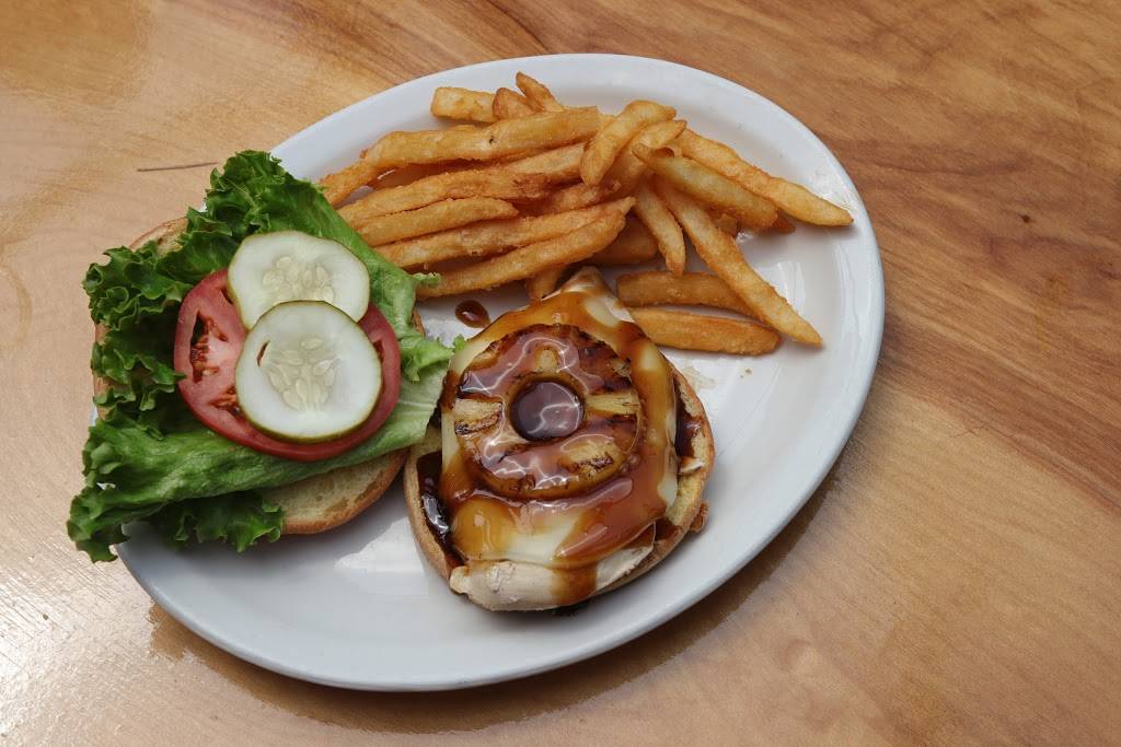 The Hut Bar and Grill | restaurant | 190 Boardwalk Pl E, Madeira Beach, FL 33708, USA | 7272584820 OR +1 727-258-4820