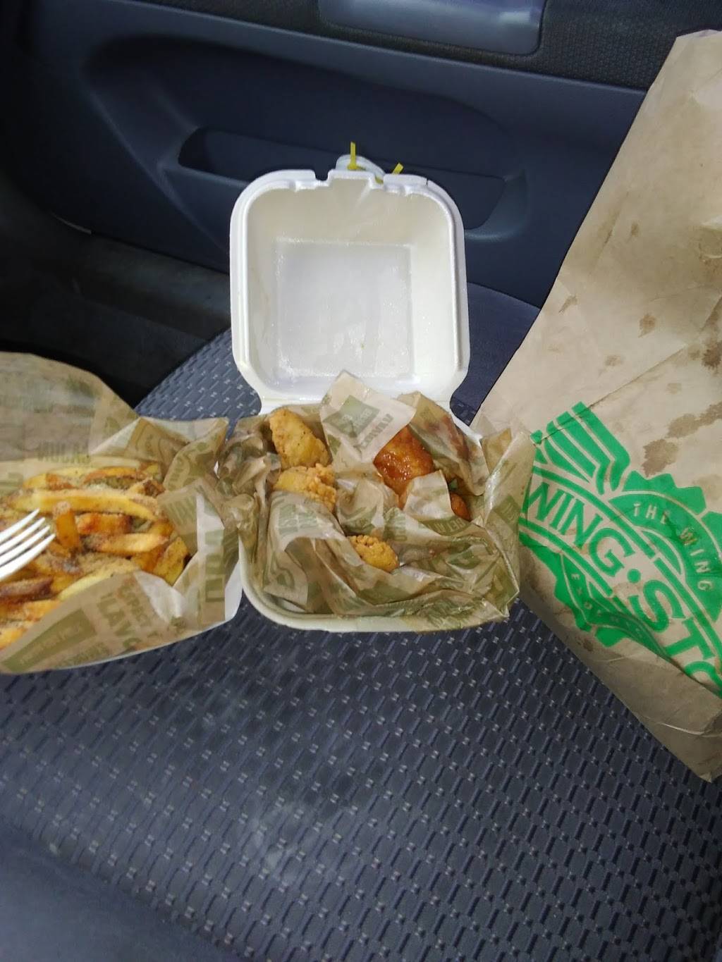 Wingstop | restaurant | 2776 E Fowler Ave, Tampa, FL 33612, USA | 8139039464 OR +1 813-903-9464