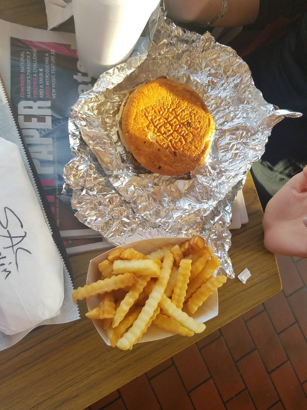 The Broiler | restaurant | 3601 Columbia Pike, Arlington, VA 22204, USA | 7039205944 OR +1 703-920-5944