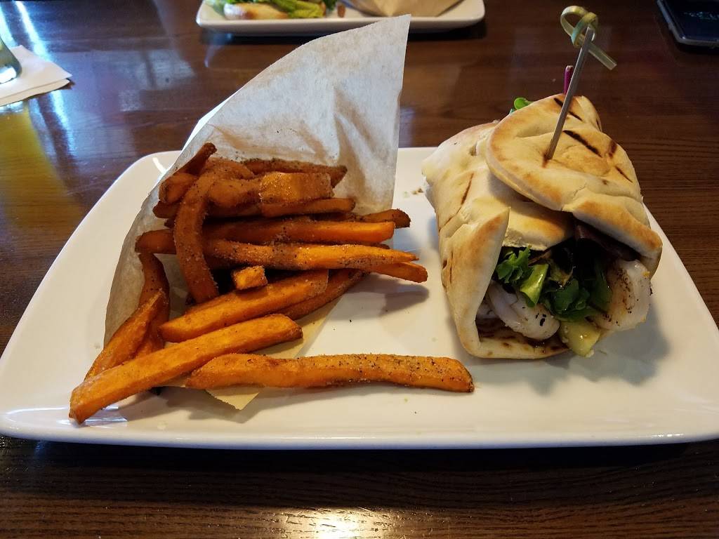 TGI Fridays | restaurant | 180 Crooked Run Plaza, Front Royal, VA 22630, USA | 5406354198 OR +1 540-635-4198