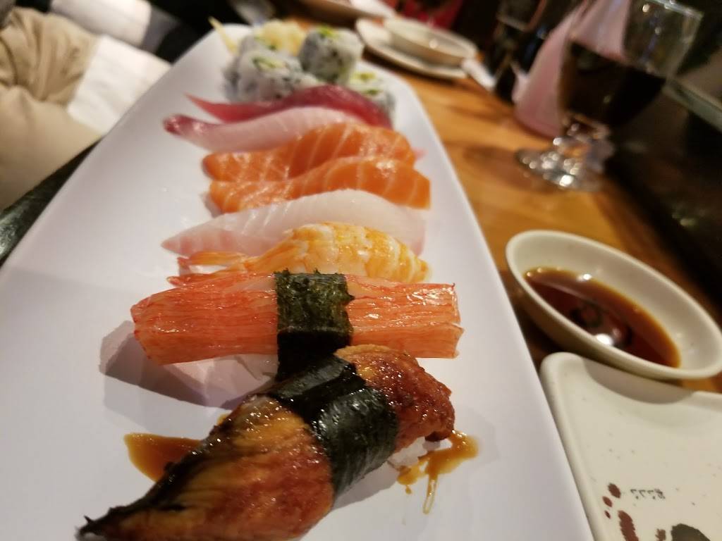 Toro Sushi | restaurant | 1712, 2546 N Clark St, Chicago, IL 60614, USA | 7733487255 OR +1 773-348-7255