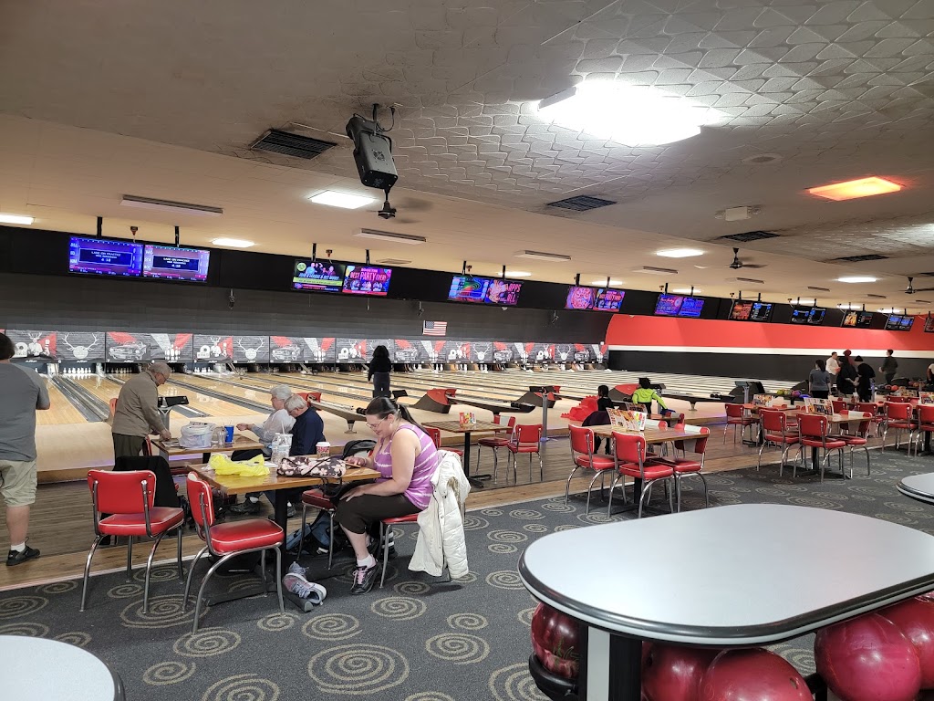 AMF Towson Lanes | restaurant | 701 Southwick Dr, Towson, MD 21286, USA | 4108254100 OR +1 410-825-4100
