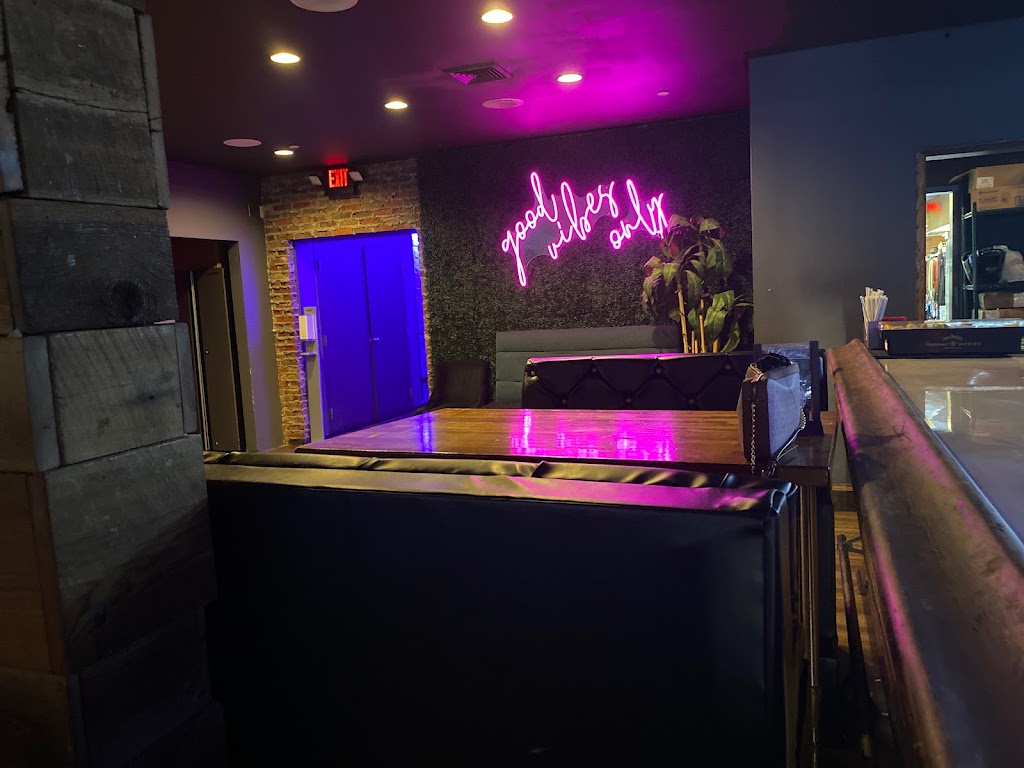 Vibes Bar & Lounge | restaurant | 1524b Demonbreun St, Nashville, TN 37203, USA | 6157126428 OR +1 615-712-6428