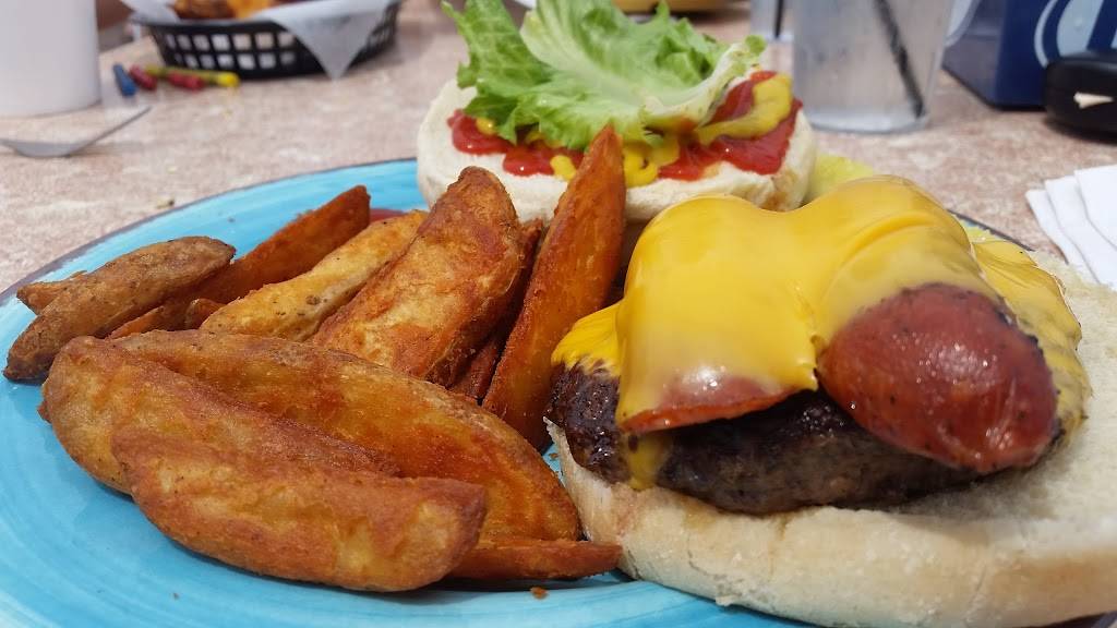 Barracudas Bar & Grill | restaurant | 203 S Atlantic Ave, New Smyrna Beach, FL 32169, USA | 3869573931 OR +1 386-957-3931