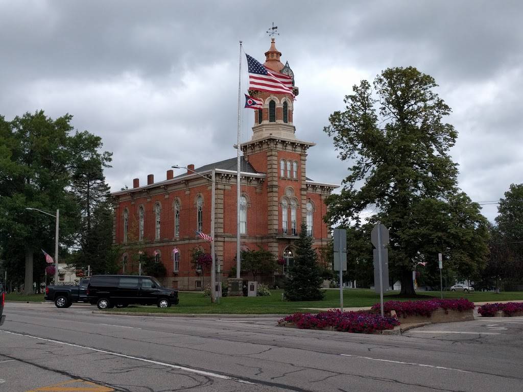 Square Bistro | restaurant | 205 Main St, Chardon, OH 44024, USA | 4402790101 OR +1 440-279-0101