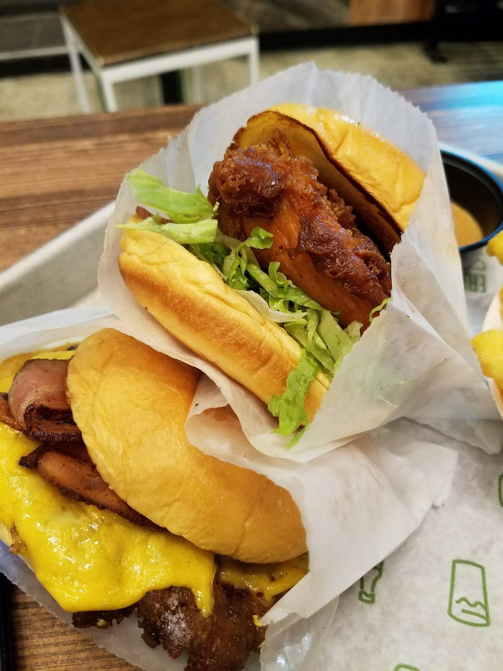 Shake Shack | restaurant | 71-26 Austin St, Forest Hills, NY 11375, USA | 7189283234 OR +1 718-928-3234