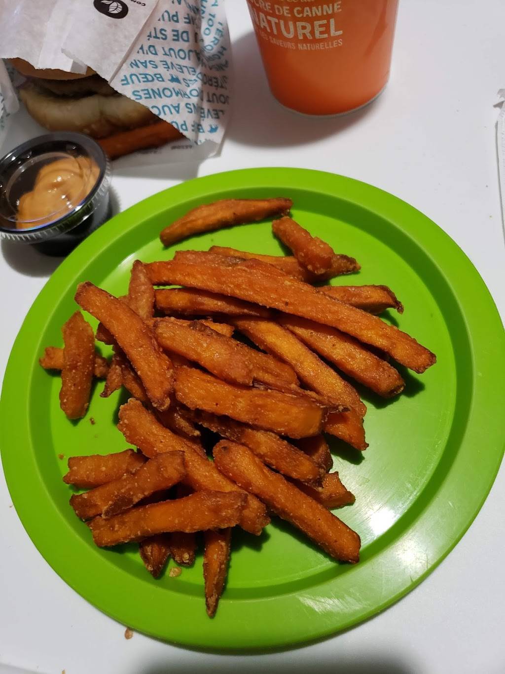 A&W Canada | restaurant | 1510 Boulevard Gréber, Gatineau, QC J8R 0E1, Canada | 8195767880 OR +1 819-576-7880