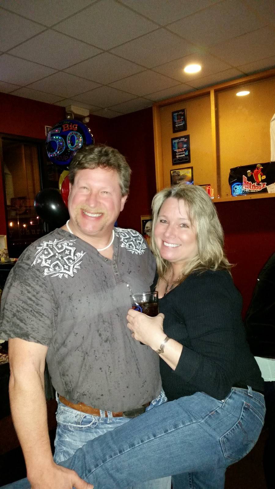 Screwballs Sports Pub | restaurant | 216 N Main St, Oshkosh, WI 54901, USA | 9206511515 OR +1 920-651-1515