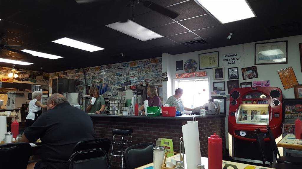 Pats Cafe | cafe | 2111 Massey Ave, Lawrenceburg, TN 38464, USA | 9317627972 OR +1 931-762-7972