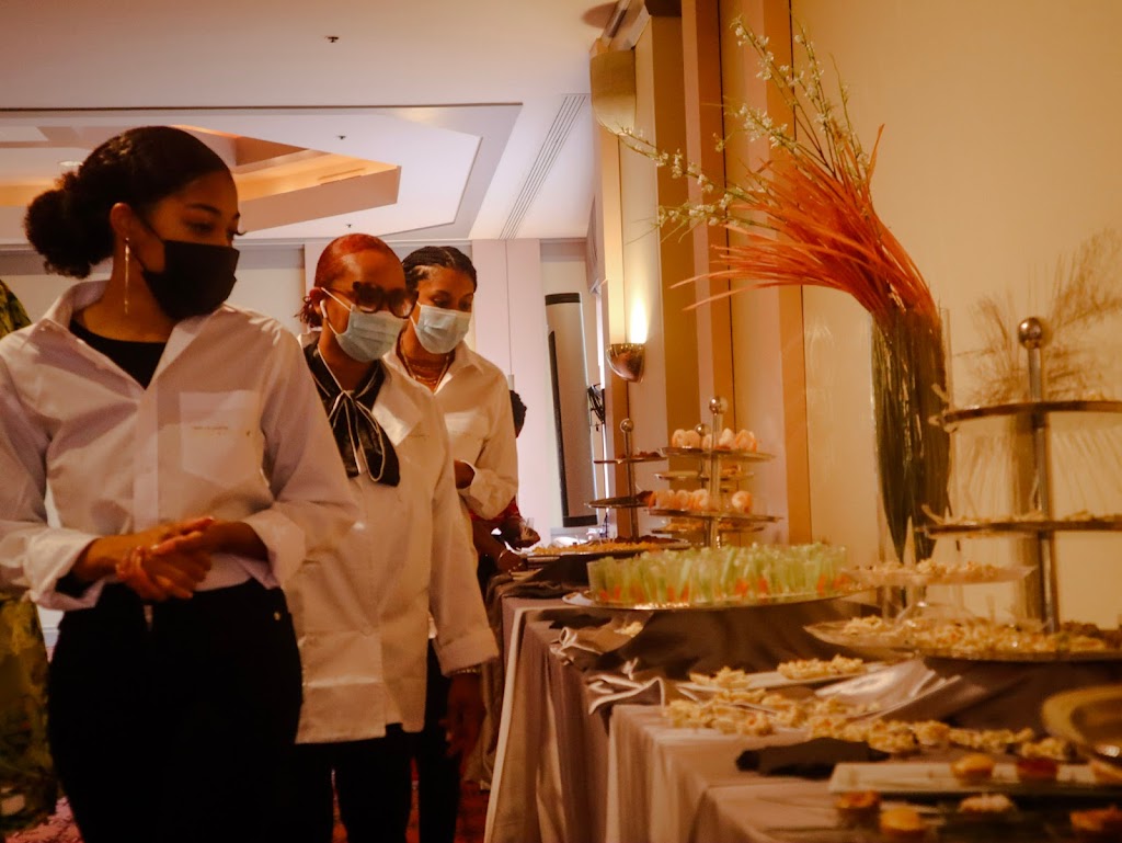 Taste of Innova Wings + Greens | restaurant | 1220 Waterway Blvd Stall 8, Indianapolis, IN 46202, USA | 7654000929 OR +1 765-400-0929