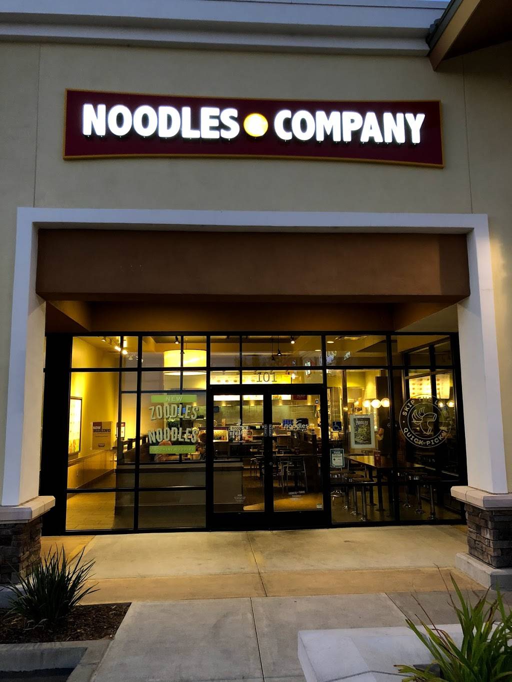 Noodles and Company | restaurant | 5198 Commons Dr, Rocklin, CA 95677, USA | 9166525140 OR +1 916-652-5140