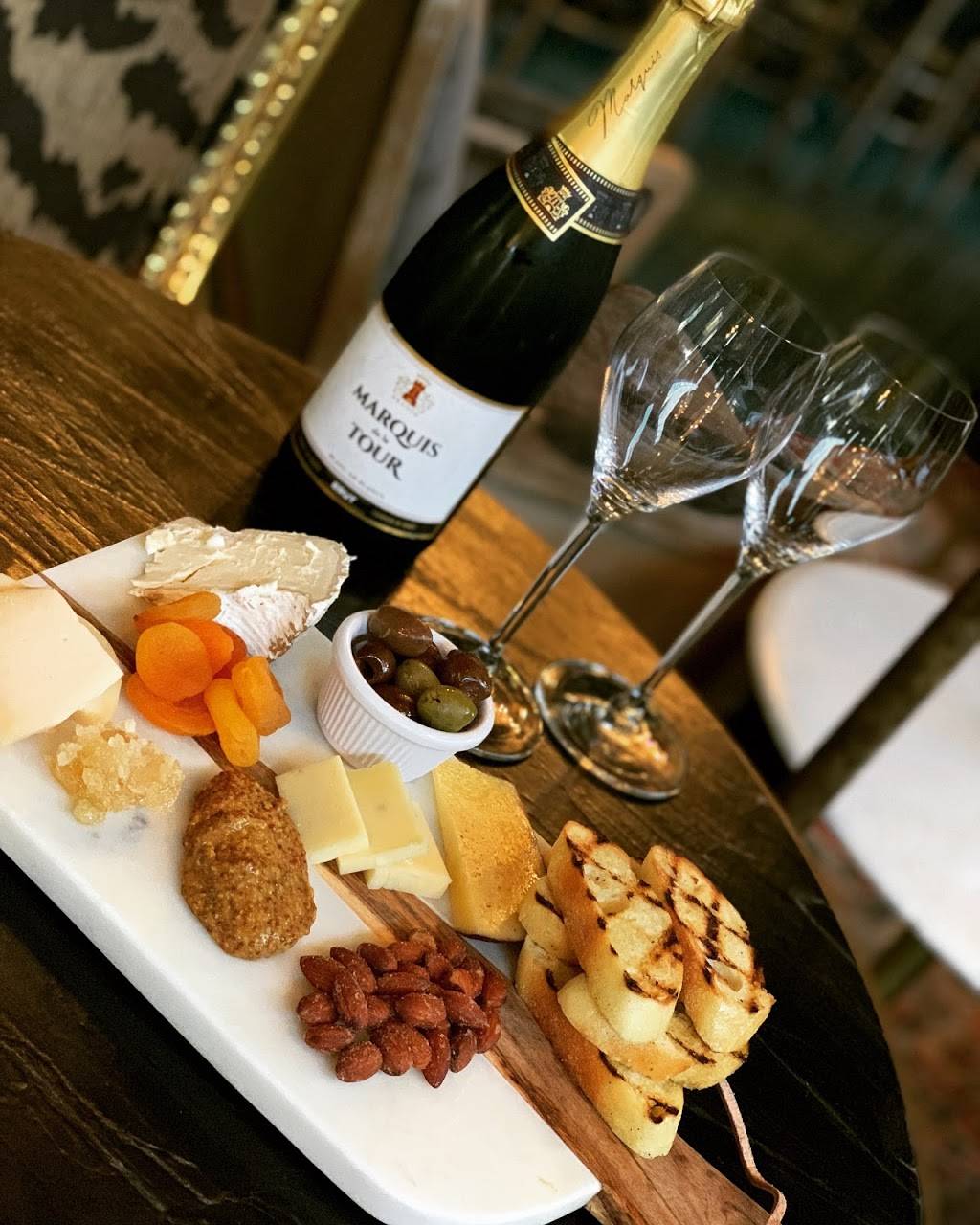 Bubbles N Birds | night club | 117 W Elm St, Lodi, CA 95240, USA | 2092637115 OR +1 209-263-7115