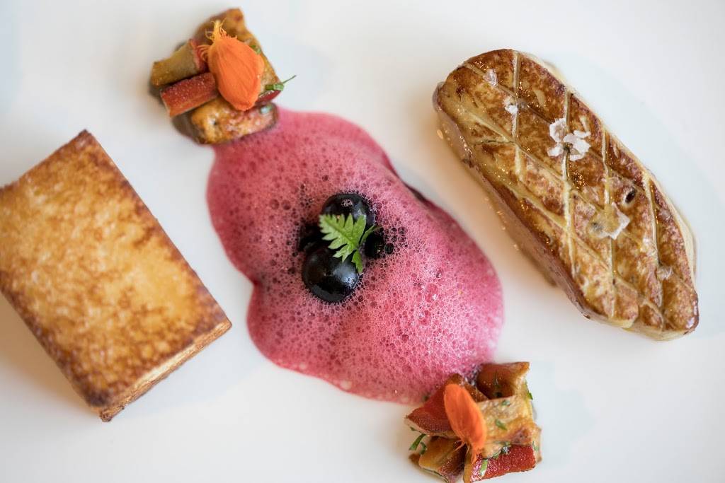 Restaurant Le Hatley | restaurant | 575 Rue Hovey, North Hatley, QC J0B 2C0, Canada | 8198422421 OR +1 819-842-2421