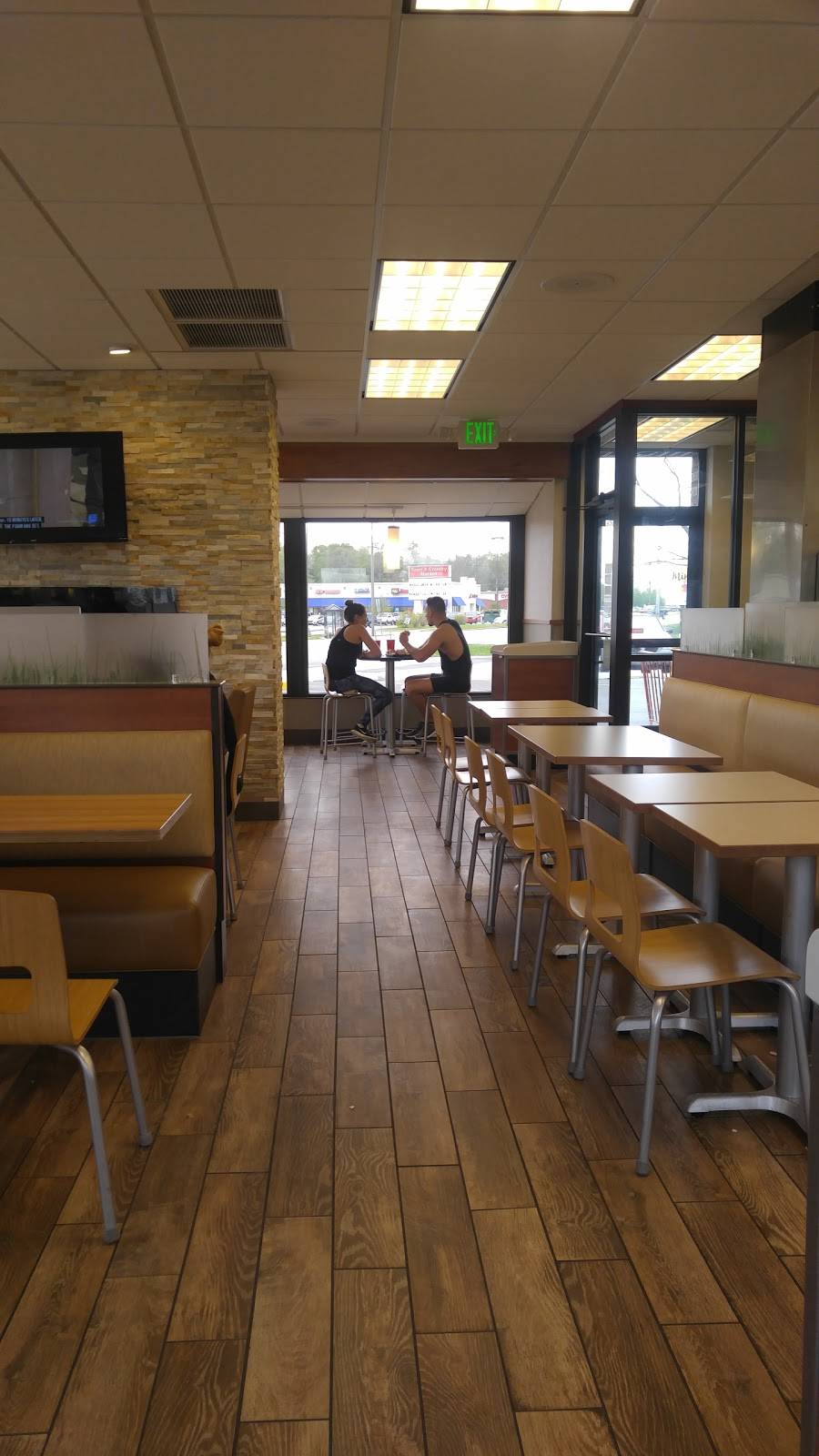 Wendys | restaurant | 1504 Calumet Ave, Valparaiso, IN 46383, USA | 2194648781 OR +1 219-464-8781