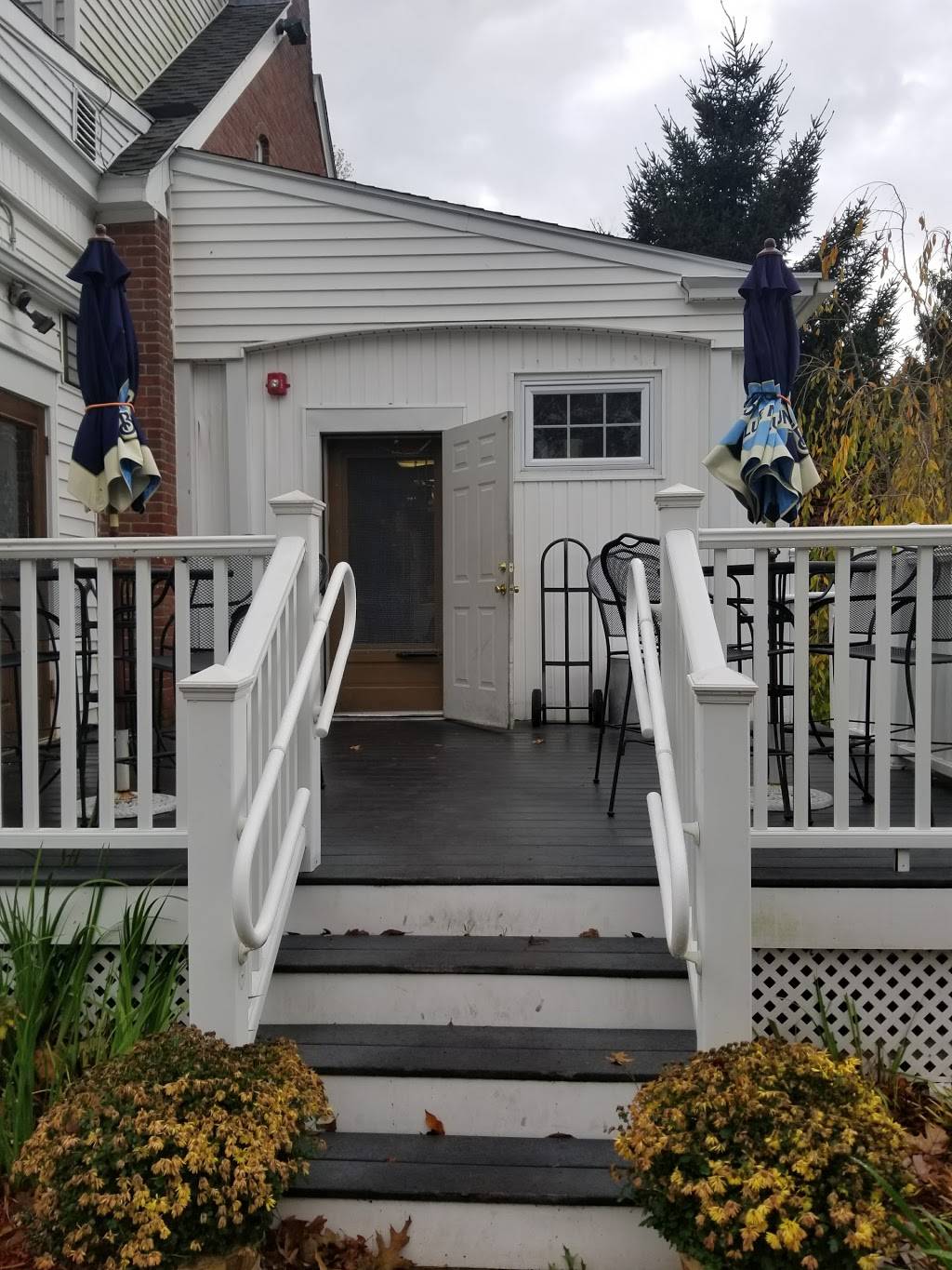 Jesse Camilles Restaurant | restaurant | 615 Church St, Naugatuck, CT 06770, USA | 2037232275 OR +1 203-723-2275