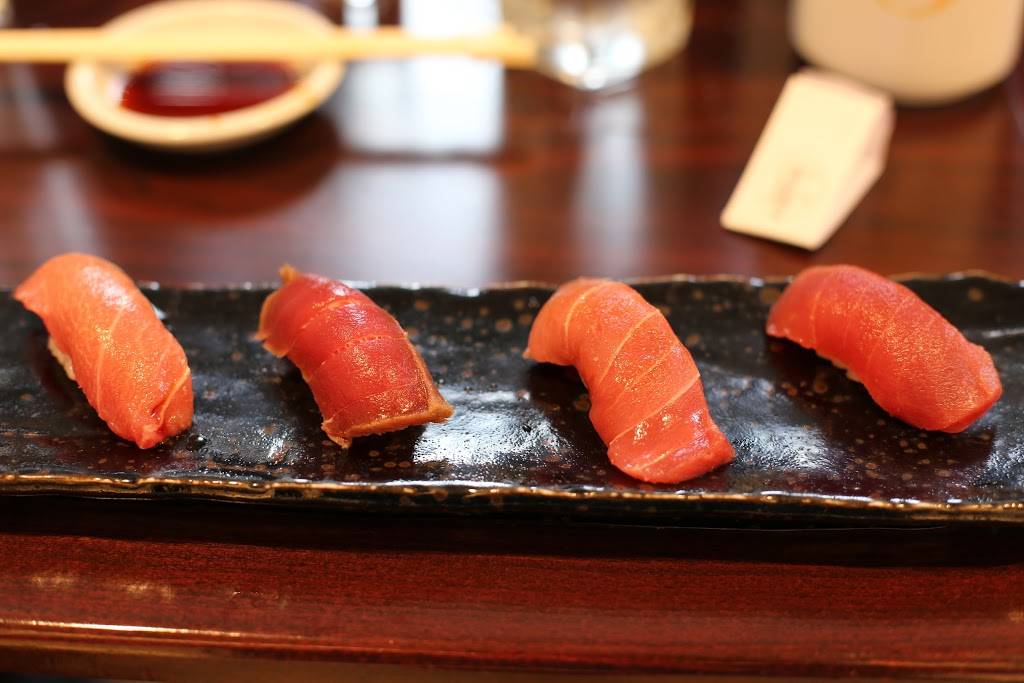 Shiros Sushi | restaurant | 2401 2nd Ave, Seattle, WA 98121, USA | 2064439844 OR +1 206-443-9844