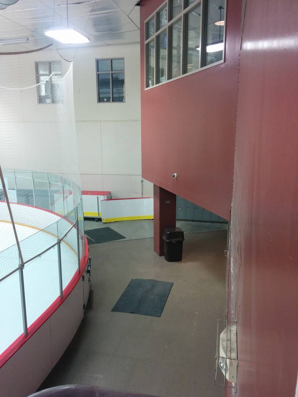 Edge Ice Arena | restaurant | 6623 S Ward St, Littleton, CO 80127, USA | 3034092222 OR +1 303-409-2222