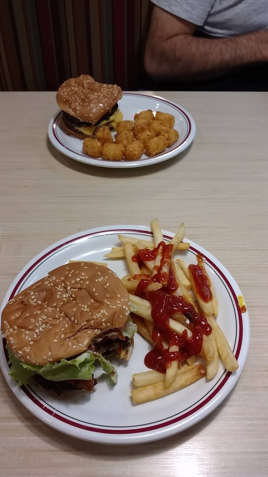 Huddle House | meal takeaway | 2201 GA-57, Townsend, GA 31331, USA | 9128322060 OR +1 912-832-2060