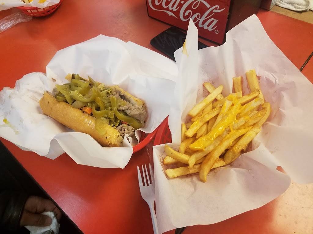 Duks Red HOTS | restaurant | 636 N Ashland Ave, Chicago, IL 60622, USA | 3127330069 OR +1 312-733-0069