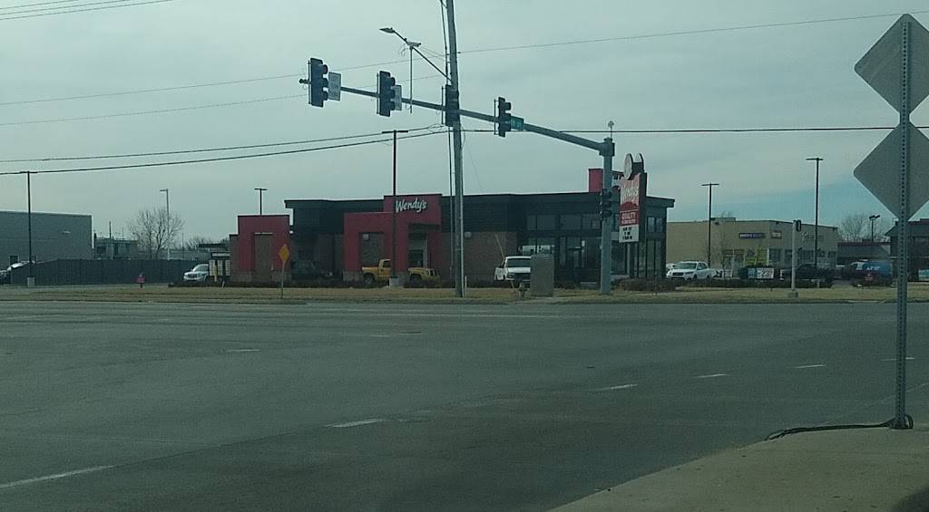 Wendys | restaurant | 4821 S Broadway St, Wichita, KS 67216, USA | 3165227426 OR +1 316-522-7426
