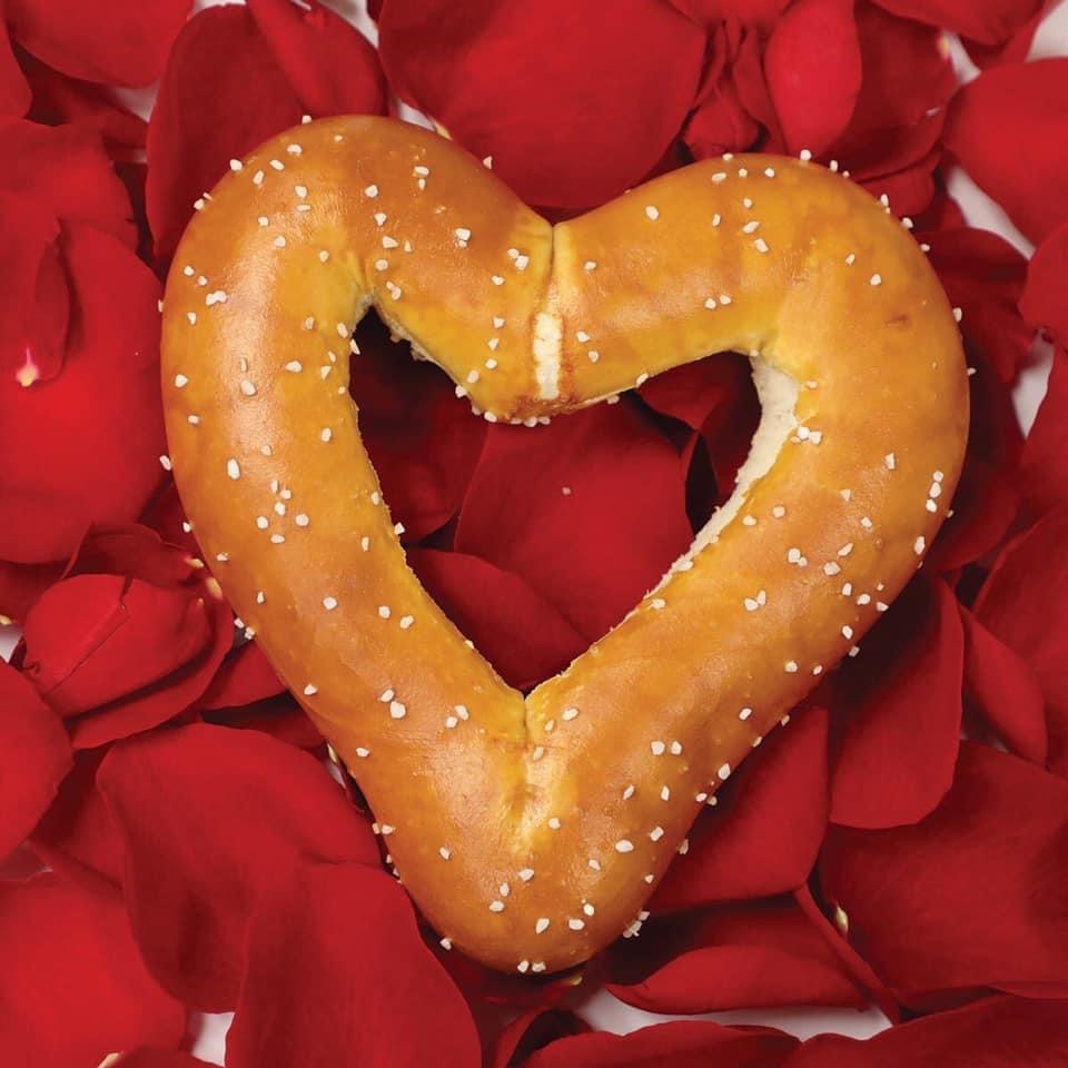Philly Pretzel Factory | bakery | 555 2nd St Pike, Southampton, PA 18966, USA | 2153222766 OR +1 215-322-2766