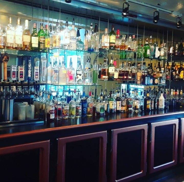 Beachfront Martini Lounge | restaurant | 3073 NW Bucklin Hill Rd, Silverdale, WA 98383, USA | 3606981000 OR +1 360-698-1000