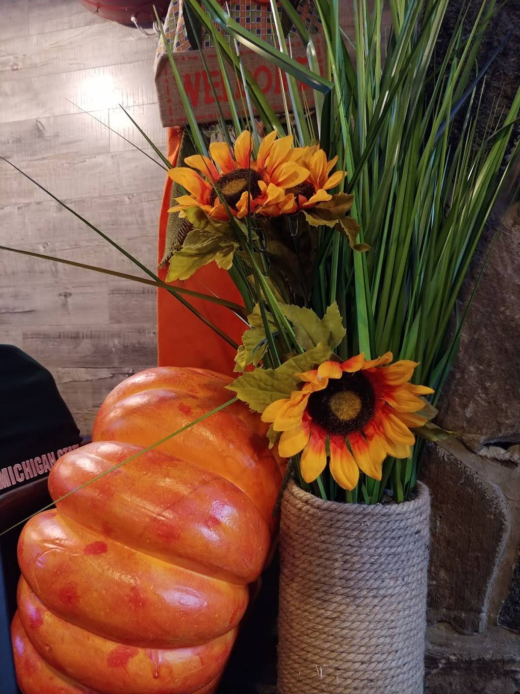 Avonia Tavern | restaurant | 7321 W Lake Rd, Fairview, PA 16415, USA | 8144745347 OR +1 814-474-5347